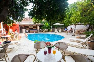 Bazén v ubytovaní Paradise Hotel alebo v jeho blízkosti