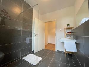 Koupelna v ubytování Dill Apartment Pleinfeld am Brombachsee I