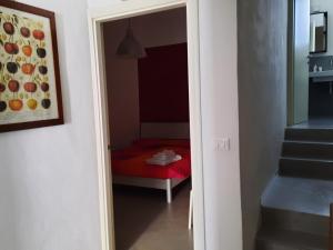 Giường trong phòng chung tại Your Lovely Nest in Como