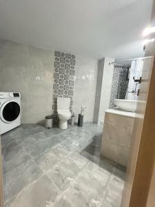 Koupelna v ubytování Aegina Downtown Apartments 1