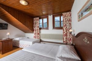 Postel nebo postele na pokoji v ubytování Hôtel de Gruyères