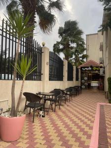 مطعم أو مكان آخر لتناول الطعام في Al Muhaidb Residence for Chalets and Holidays Homes المهيدب ريزدنس لبيوت العطلات