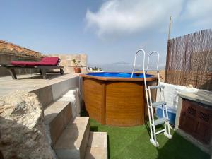 Bazén v ubytování Casita de los Azulejos in Comares nebo v jeho okolí