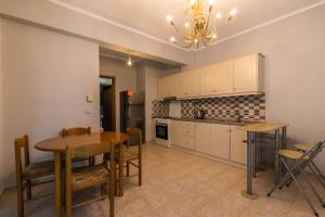 Gallery image of Adamantia Viros Suite in Bastoúnion