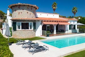 Πισίνα στο ή κοντά στο VILLA PONTI A5 Vacaciones en Primera Línea de mar en Menorca