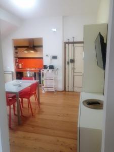 A kitchen or kitchenette at Un Nido Sul Mare