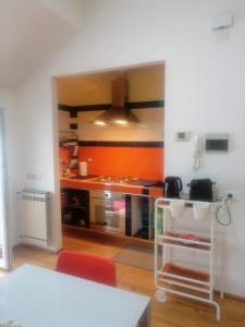 A kitchen or kitchenette at Un Nido Sul Mare Még 20 kép
