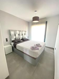 Postel nebo postele na pokoji v ubytování Torrevieja - Punta Prima Penthouse OASIS BEACH VII + 16 fotografií