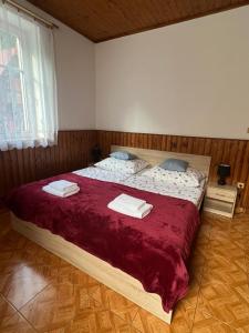 Postel nebo postele na pokoji v ubytování Hřensko 27 Apartmány