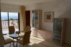 Posedenie v ubytovaní 3 Bedroom Apartment With Stunning Views K302