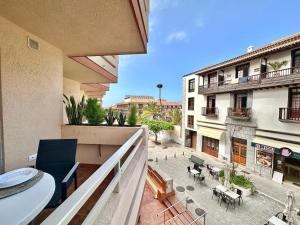 Cet appartement dispose d'un balcon avec vue sur la cour. dans l'établissement Daniela 203 - Adults Only -, à Puerto de la Cruz