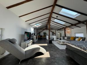 TV a/nebo společenská místnost v ubytování GLEIS 13 - THE LOFT im ehemaligen Lokschuppen