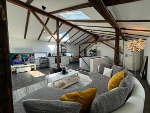 Posezení v ubytování GLEIS 13 - THE LOFT im ehemaligen Lokschuppen