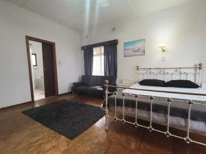 Ένα ή περισσότερα κρεβάτια σε δωμάτιο στο The Little House by the Sea