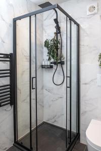 Bilik mandi di Camellia House Wave Apartment +8 gambar