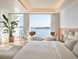 Posteľ alebo postele v izbe v ubytovaní The Roc Club, A Grecotel Hotel to Live