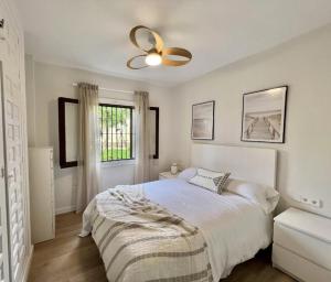 En eller flere senge i et værelse på Casa Almadrava