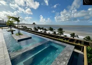 A piscina localizada em LM Unity Cabo branco ou nos arredores