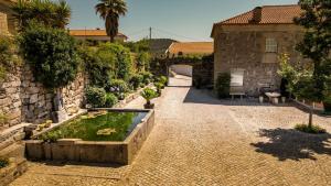 Um jardim no exterior de Quinta do Terreiro - Turismo de Habitacao
