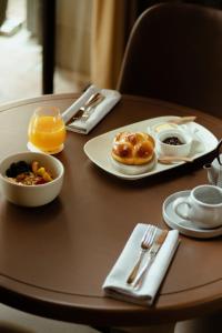 Comida en o cerca de este hotel