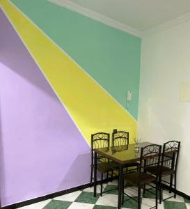 Area soggiorno di Comfy Stay in Larache's Center