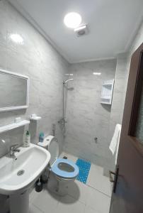 Koupelna v ubytování Comfy Stay in Larache's Center