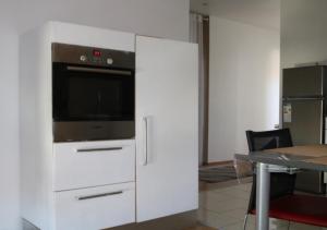 Kuchyň nebo kuchyňský kout v ubytování Le Wolf - 1 Chambre privée dans un appartement - 5mn tram du centre ville - 15mn tram Gare TGV Mulhouse - Wifi - Parking