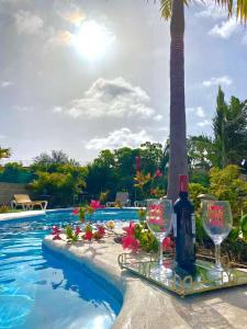 Der Swimmingpool an oder in der Nähe von Villa Daita 1