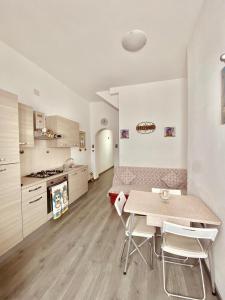 Η κουζίνα ή μικρή κουζίνα στο Pamela House