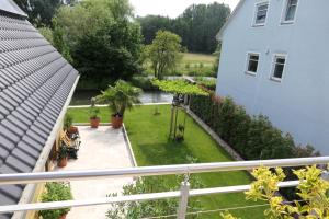 Zahrada ubytování Ferienwohnung, 2 Zimmer, 4 bis 6 Personen, 67 qm, mit großem Balkon, entlang am Fluss, an der Aach, am Bodensee, nah am Naturschutzgebiet