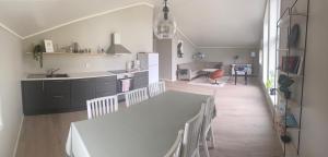 Η κουζίνα ή μικρή κουζίνα στο New, spacious apartment +29 φωτογραφίες