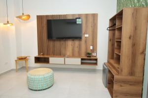 TV a/nebo společenská místnost v ubytování Hotel Boutique Palma Arena