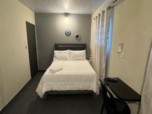 Кровать или кровати в номере Habitación con baño privado en el centro de Asunción solo efectivo guaranies