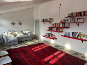 a living room with a couch and a red rug at Villa Massa - Dimora storica con 12 camere, accoglie 30 persone in Calice Ligure