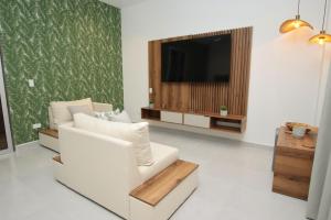 TV a/nebo společenská místnost v ubytování Hotel Boutique Palma Arena