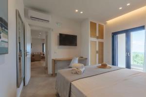 Giường trong phòng chung tại Thea Villa Santa Marina +63 ảnh