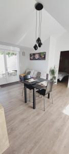 a living room with a table and a couch at Chez Isa- appart climatisé au cœur des vignes in Échallat