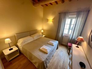 Postel nebo postele na pokoji v ubytování Borgo dei Rosai