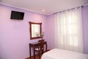 TV a/nebo společenská místnost v ubytování Hostal Avenida