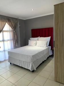 Voodi või voodid majutusasutuse Normans in St Georges strand beach toas +14 fotot