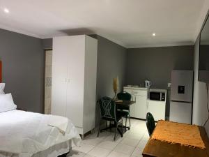 Köök või kööginurk majutusasutuses Normans in St Georges strand beach