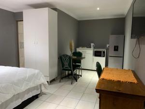 Köök või kööginurk majutusasutuses Normans in St Georges strand beach