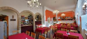 Reštaurácia alebo iné gastronomické zariadenie v ubytovaní Penzion Ruprechtice