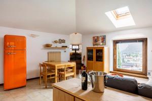 Kuchyň nebo kuchyňský kout v ubytování Lake Attic in Villa Lina