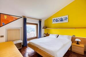 Postel nebo postele na pokoji v ubytování Lake Attic in Villa Lina