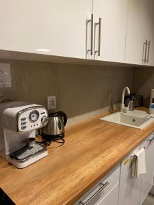 Kuchyňa alebo kuchynka v ubytovaní Apartament Pogodny