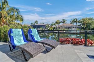 マルコ・アイランドにあるIsland Breeze Haven By Heat Propertiesの- パティオ(椅子2脚付)