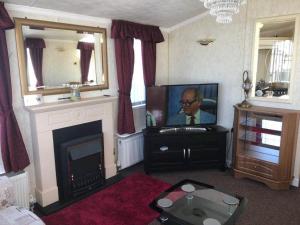 Et tv og/eller underholdning på pg58 2 bed caravan Golden Palm Chapel St Leonards