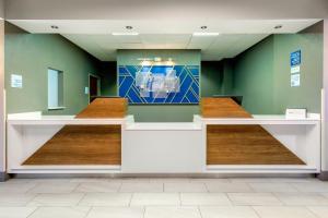 Лобби или стойка регистрации в Holiday Inn Express Orlando-Ocoee East by IHG