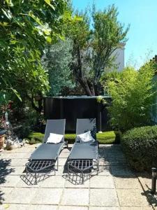 Κήπος έξω από το Appartement charmant à Alès | 62 m² | Piscine privée +74 φωτογραφίες